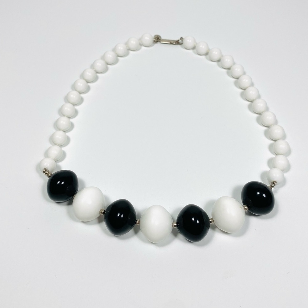 Park Lane Vintage Necklace Black and White Plastic Balls 18”